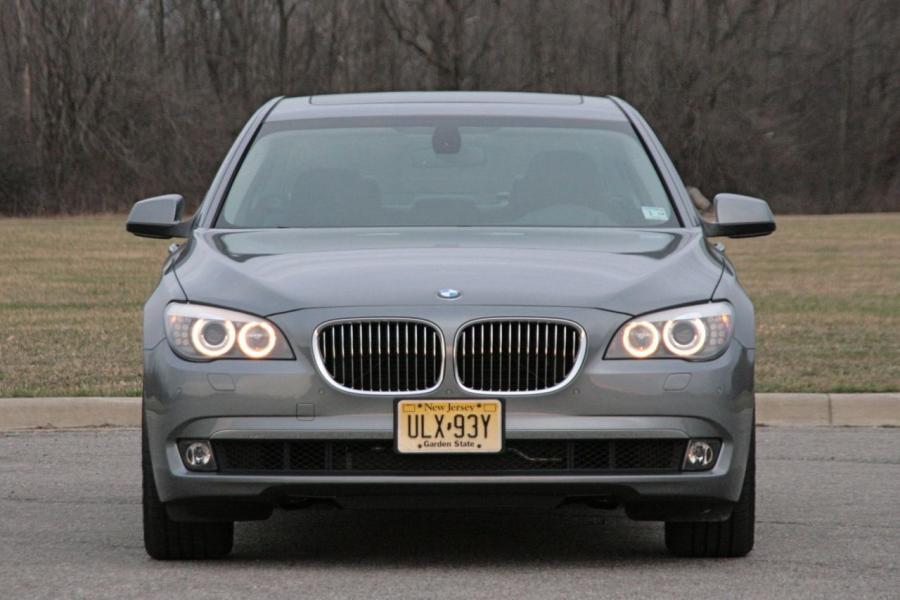  BMW 750i 2009 года  (фото 6 из 32)